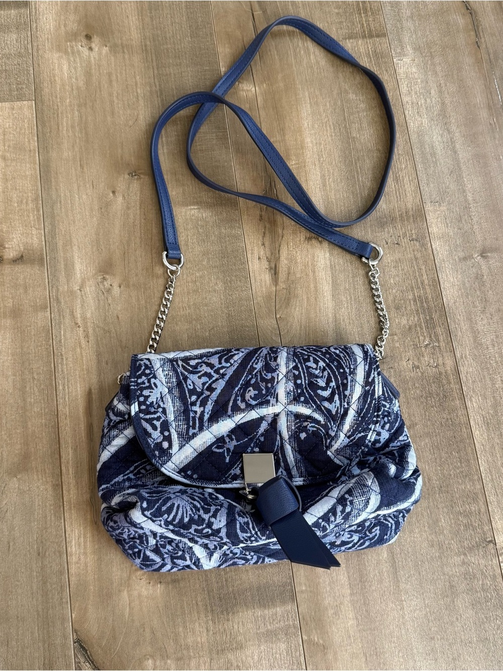 Vera Bradley Carson Mini‎ Crossbody Bag RFID Indigo Blue Paisley Chain Purse
